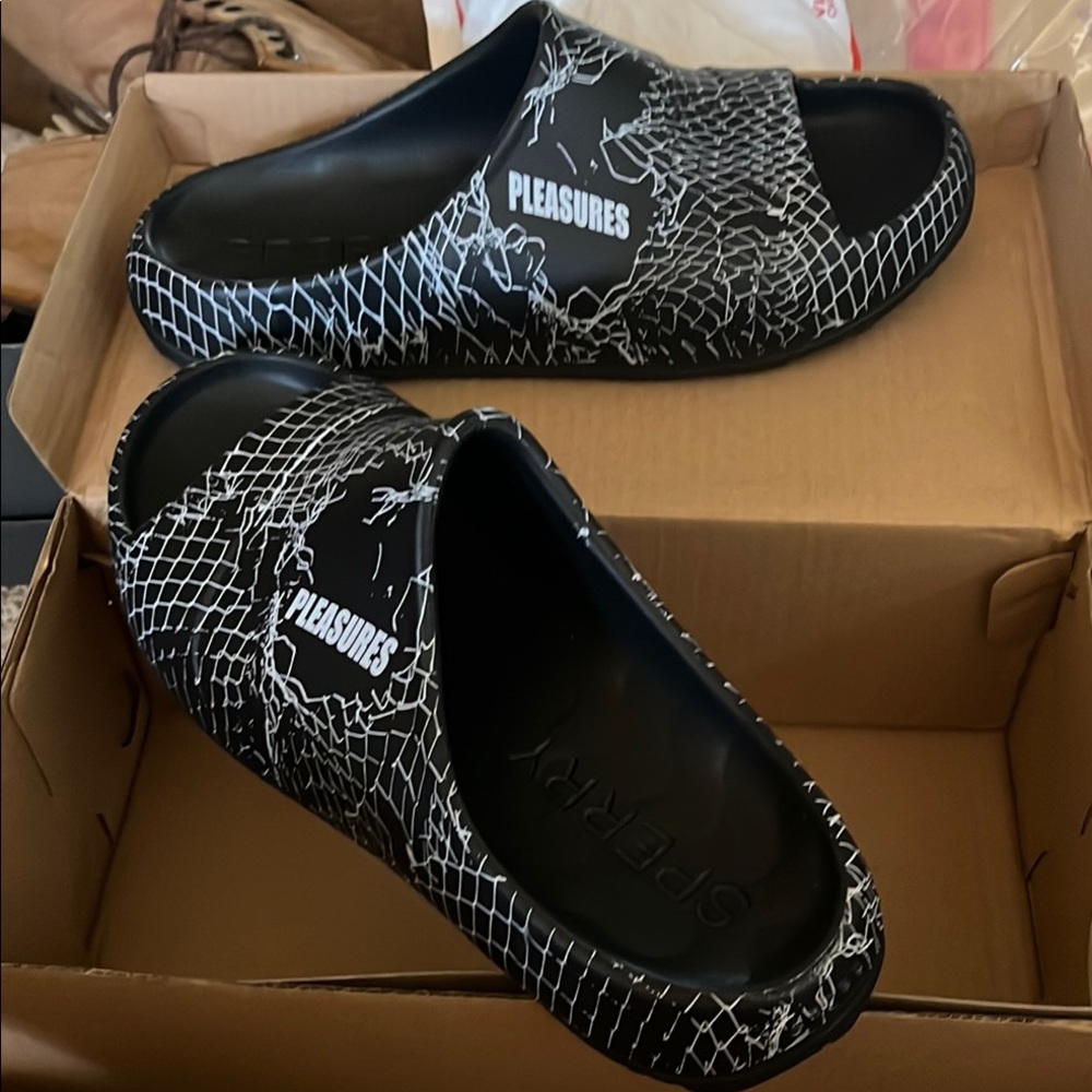 Sherry Pleasures Men’s Black Slide Sandals